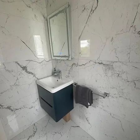 بيت ضيافة Independent Only -