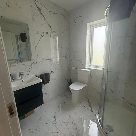 Independent Only - بيت ضيافة